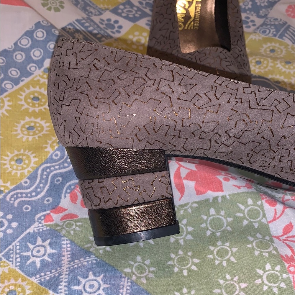Salvatore Ferragamo Suede Beige and Copper Metallic Size 8 B Heeled Shoes-NEW! - Picture 2 of 12